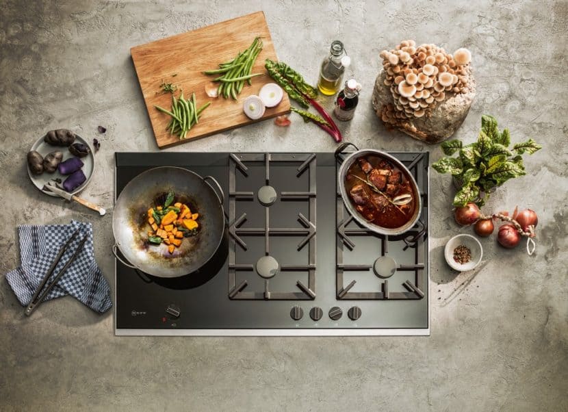 Wenn wir uns schon die Zeit zum Kochen nehmen, dann richtig: mit Profi-Equipment und smarter Technik. (Foto: HLC/NEFF)