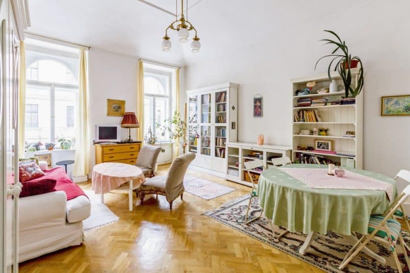 Wenn Feuchte einzieht, wird Wohnen problematisch. Eine Innendämmung mit der kapillaraktiven Dämmplatten macht Räume wieder trocken und warm. (Foto: HLC/ Getifix GmbH)