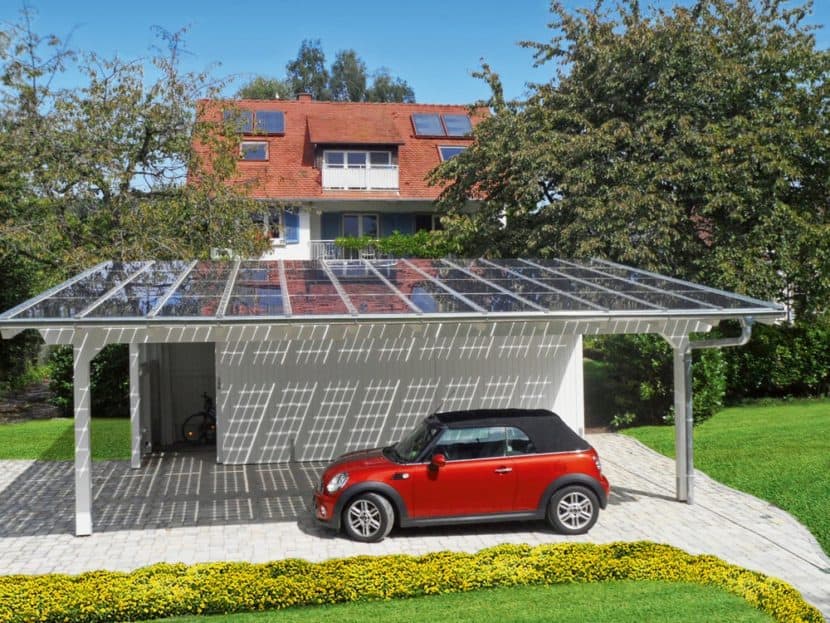 Carport mit Solarmodulen