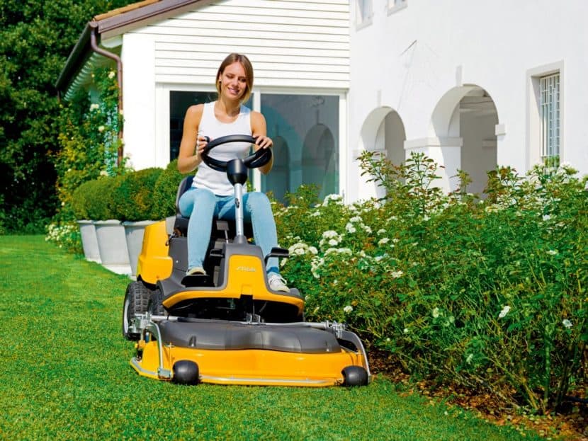 Aufsitzrasenmäher