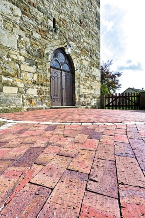 In Feuer gebrannt +++ Pflasterklinker mit Vulkanflair entflammen den